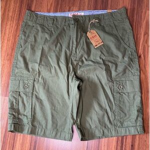 NWT G&M Rugged & Washed out Men green cargo shorts 100% cotton size 40.